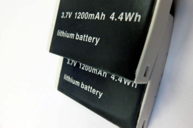 Vietnam Airlines cấm pin Lithium và thiết bị sử dụng pin Lithium lên máy bay - Ảnh 2. Vietnam Airlines cấm pin Lithium và thiết bị sử dụng pin Lithium lên máy bay - Ảnh 2.
