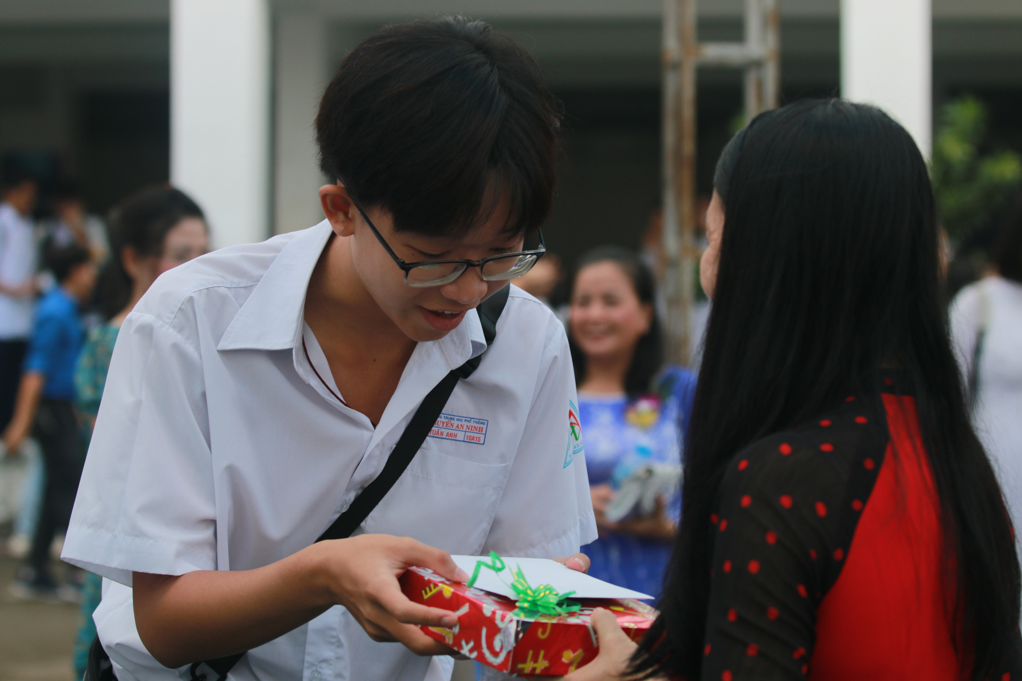Nhà giáo Việt Nam: Các nhà giáo Việt Nam luôn là niềm tự hào của đất nước. Họ đã dạy dỗ và giúp đỡ hàng triệu thế hệ trẻ, góp phần vào sự phát triển của xã hội. Hãy chiêm ngưỡng hình ảnh của những người thầy, người cô để cảm nhận tình cảm và sự tận tâm của họ.