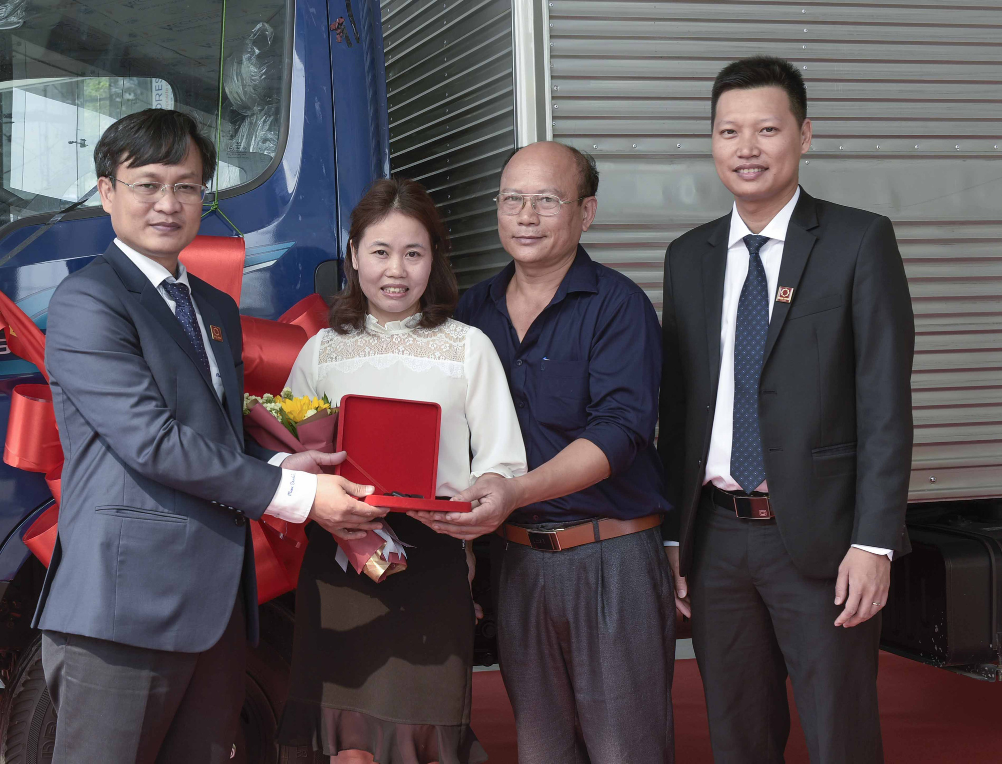 Tập đoàn Hoa Sen trao thưởng "Mua ống nhựa Hoa Sen – Trúng ôtô Camry"