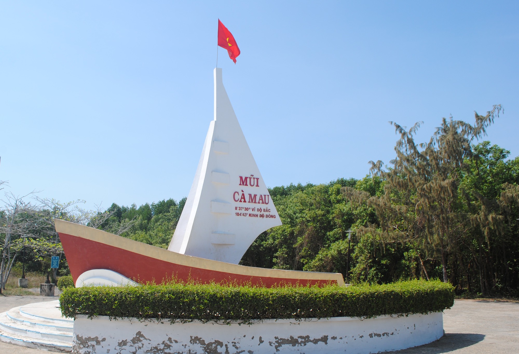 Lý Do Di Dời Biểu Tượng Con Tàu Mũi Cà Mau Sang Vị Trí Mới - Báo Người Lao  Động