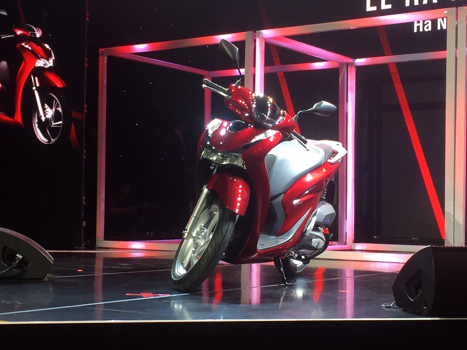 Vua tay ga Honda SH ra mắt phiên bản mới Giá rẻ giật mình thiết kế thể  thao trang bị xịn sò