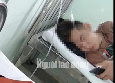 Thanh niên “đột tử”, người nhà bức xúc mang áo tang kéo tới bệnh viện