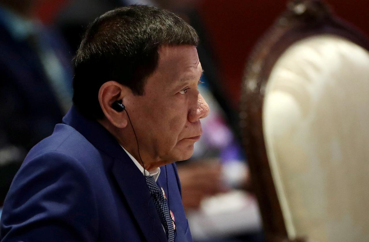 Ông Duterte thách ICC treo cổ mình - Ảnh 1.