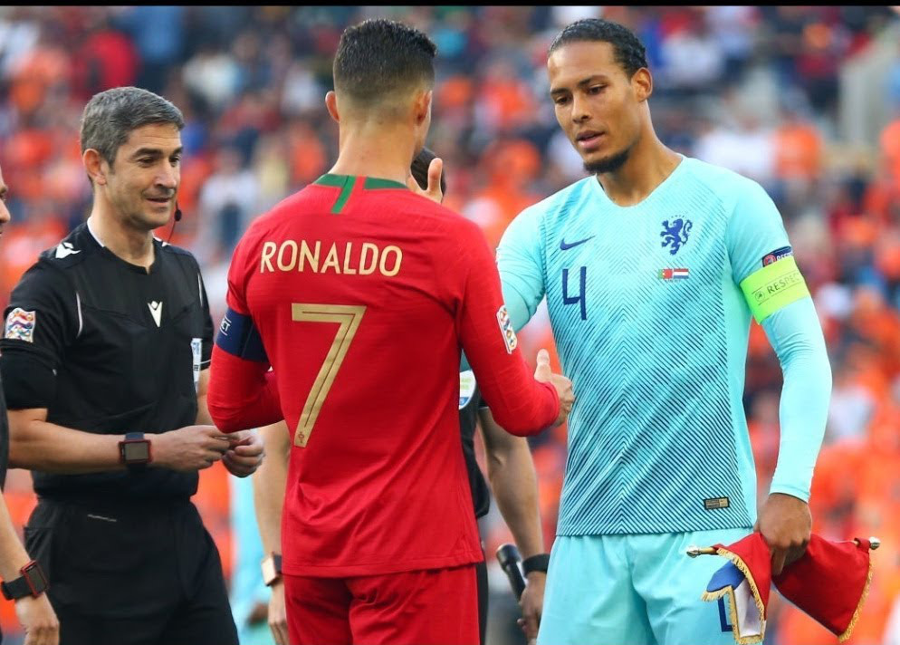 Van Dijk nhận gạch đá dư luận vì chỉ trích Ronaldo kém tài