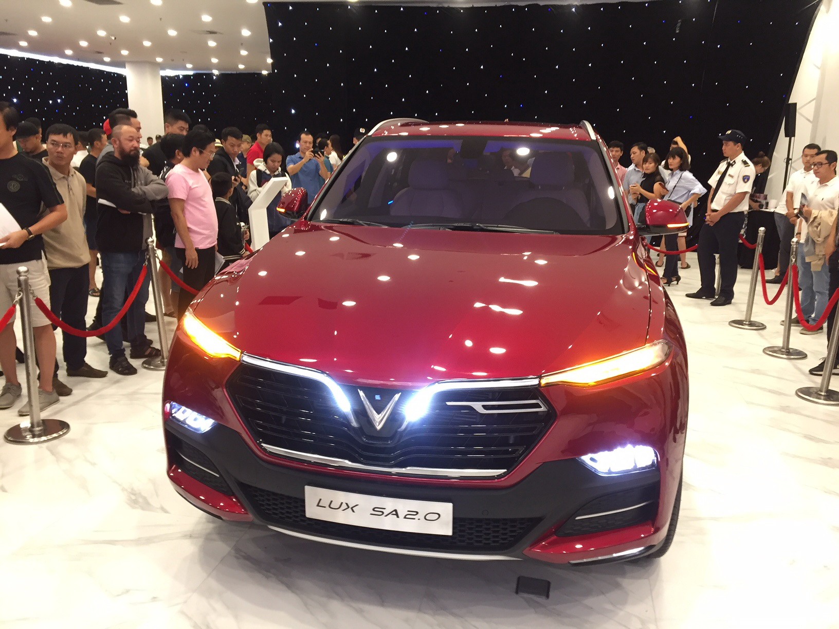 Những mẫu ô tô VinFast mang phong cách hiện đại, sang trọng và tiện nghi đang là tâm điểm của ngành công nghiệp ô tô Việt Nam. Hãy khám phá thêm về chúng qua những hình ảnh đầy ấn tượng và cảm nhận sự đột phá trong thiết kế và công nghệ.