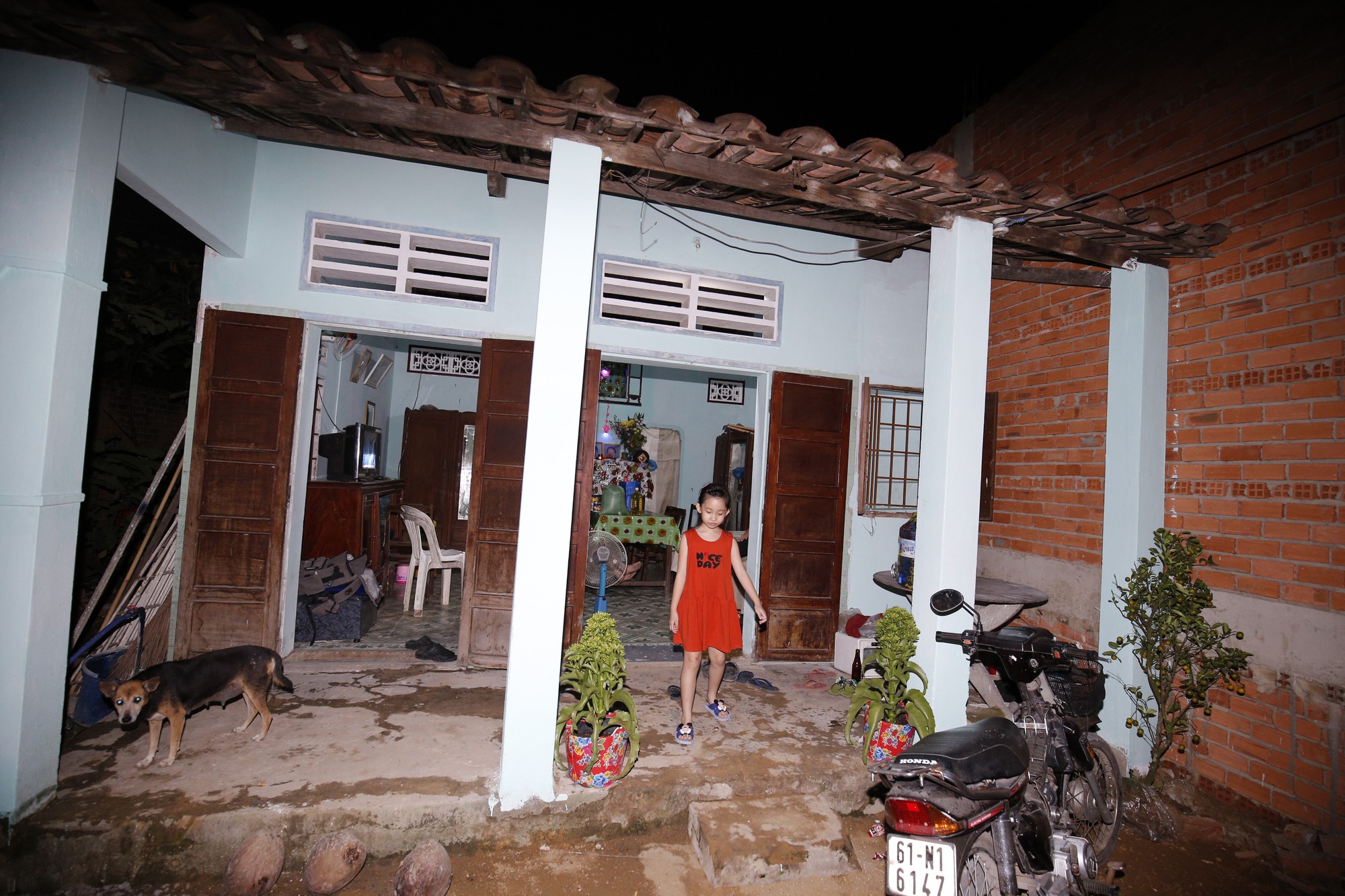 Vụ Cầu Cứu Đêm 30 Tết: Điện Đã Sáng Trong Căn Nhà Nghèo - Báo Người Lao Động