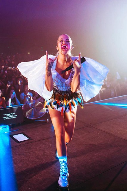 Rita Ora chọn trang phục Việt Nam cho tour diễn Phoenix - Ảnh 5.
