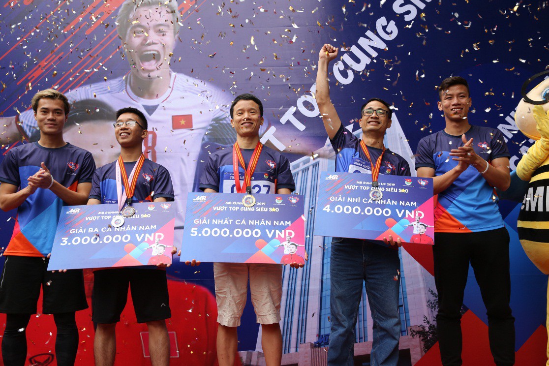 Hơn 800 MBers tham gia giải chạy “MB Running Up 2019” cùng Quế Ngọc Hải