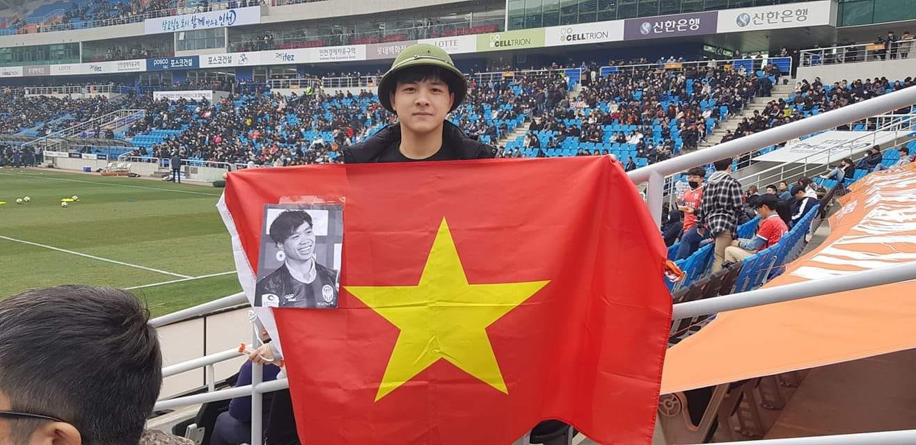 Xem hình ảnh Công Phượng kiễng chân này để tôn vinh những nỗ lực của anh chàng trẻ trong sự nghiệp bóng đá và tình yêu đối với quê hương Việt Nam.