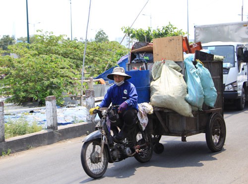 Khai tử xe thu gom rác - Ảnh 1.