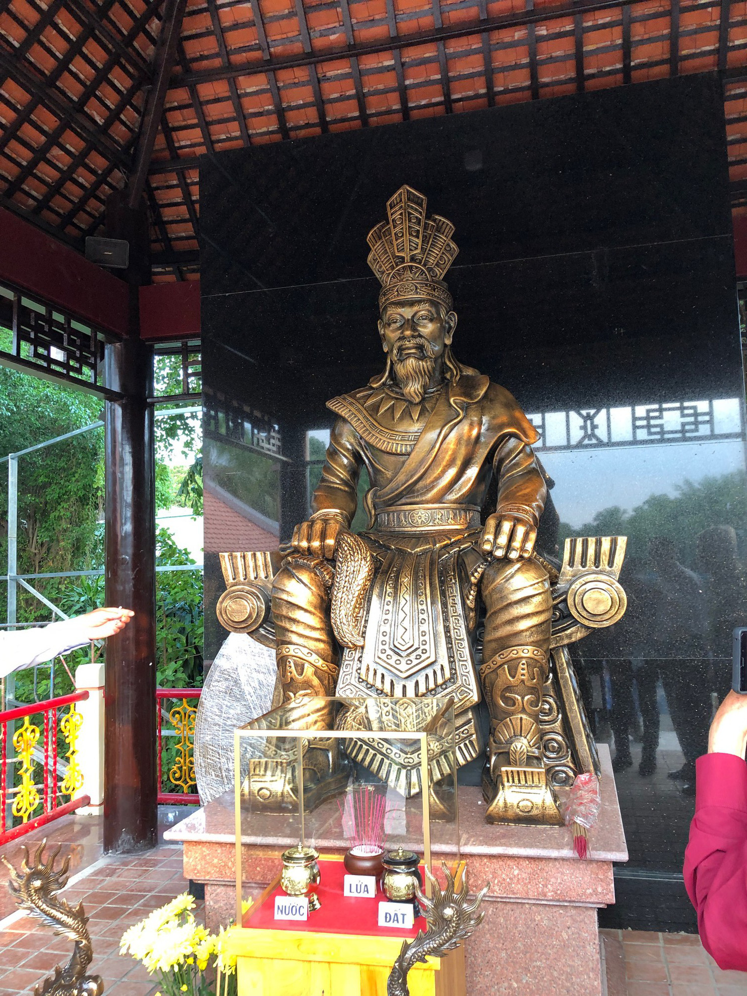 Tượng Vua Hùng Quốc tổ Hùng Vương cao 60cm đồng đỏ tuyệt đẹp