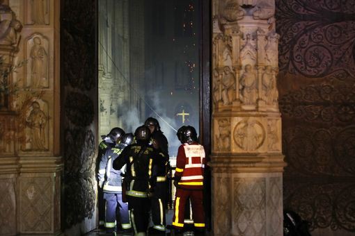 Cháy Nhà thờ Đức Bà Paris: Các lãnh đạo thế giới đề nghị hỗ trợ Pháp - Ảnh 5.