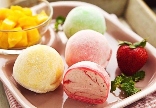 Trổ tài làm bánh mochi kem lạnh Nhật Bản ngày nắng nóng