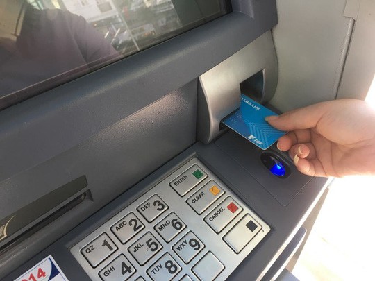 Chuyển đổi 21 triệu thẻ ATM sang thẻ chip - Ảnh 1.
