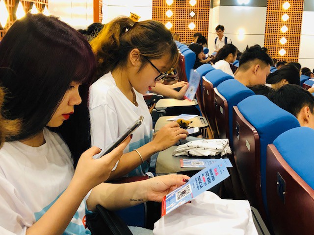 Hàng ngàn sinh viên ký cam kết không hút thuốc lá - Ảnh 2.