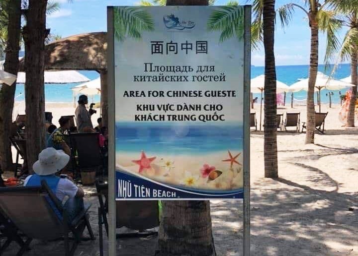 Sở Du lịch Khánh Hòa nói gì về việc đặt bảng Khu vực dành riêng cho khách Trung Quốc? - Ảnh 1. Sở Du lịch Khánh Hòa nói gì về việc đặt bảng Khu vực dành riêng cho khách Trung Quốc? - Ảnh 1.