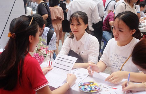 Đà Nẵng: Hơn 80 doanh nghiệp tham gia ngày hội việc làm - Ảnh 1.