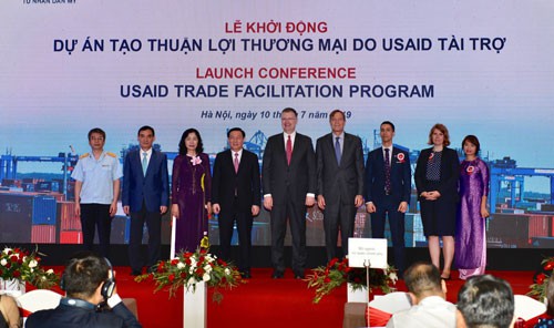USAID hỗ trợ Việt Nam cải cách thủ tục thương mại