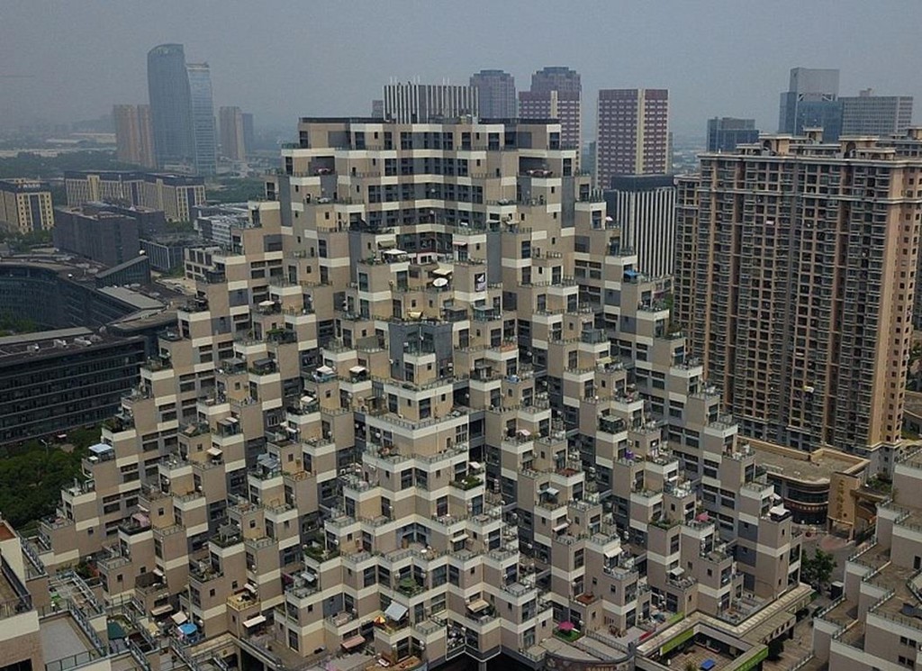 Những công trình kiến trúc kỳ lạ ở Trung Quốc - Ảnh 13.