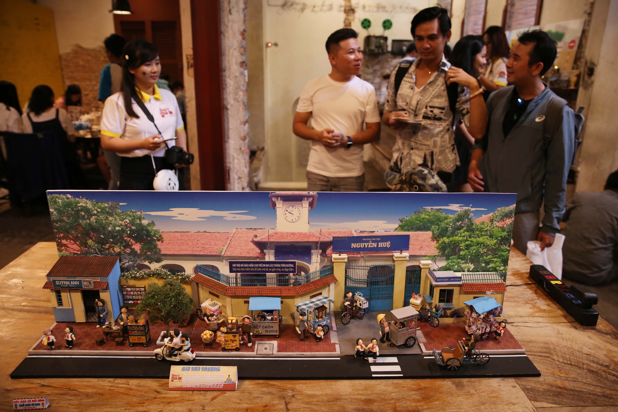 Giới trẻ thích thú ngắm Sài Gòn xưa qua mô hình thu nhỏ  VnExpress Du lịch