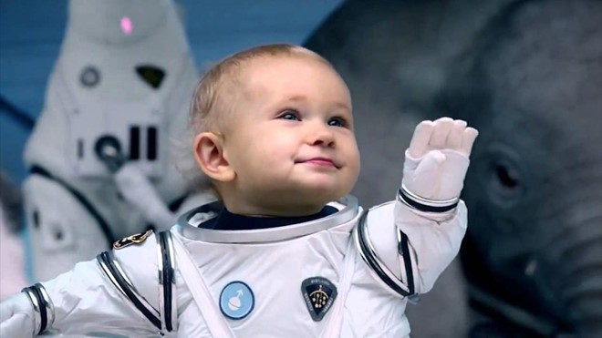 Sinh con ngoài vũ trụ khác như thế nào so với ở trái đất?