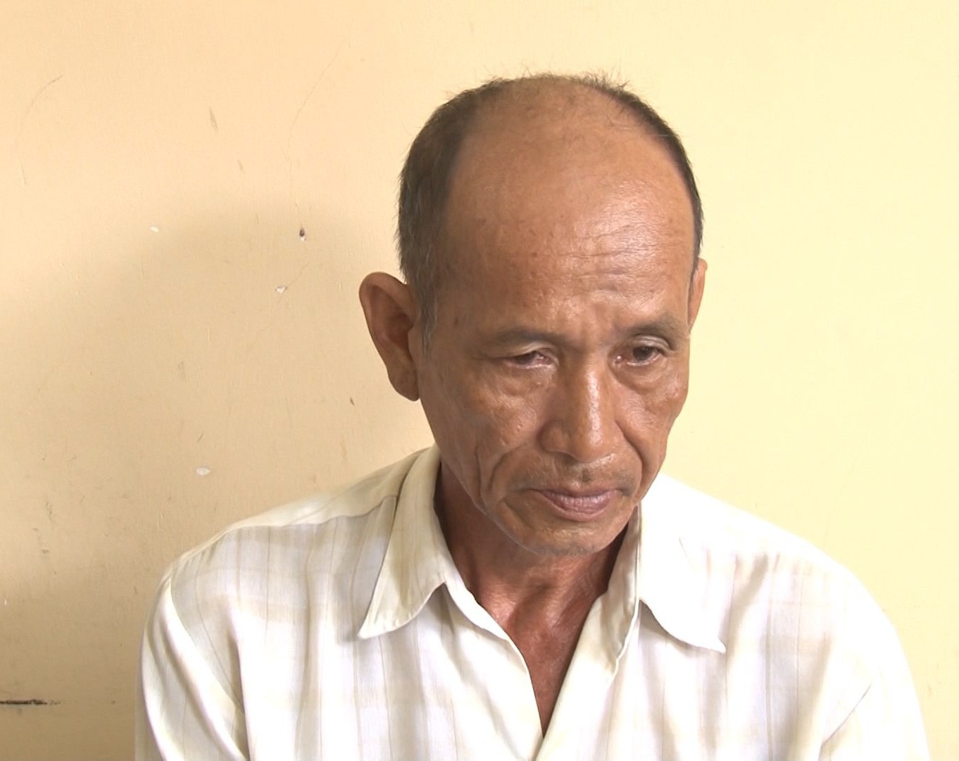 Khởi tố một phụ huynh dâm ô nữ sinh lớp 4 tại trường