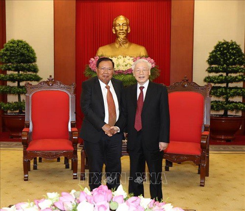 Tổng Bí thư, Chủ tịch nước Nguyễn Phú Trọng tiếp Tổng Bí thư, Chủ tịch nước Lào - Ảnh 1.