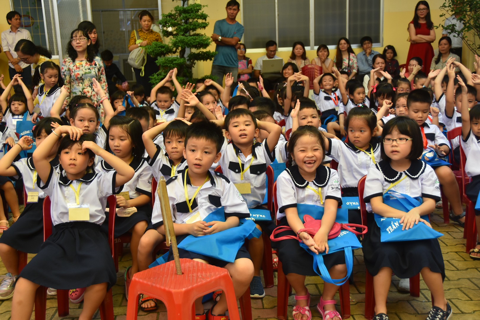 Hình ảnh học sinh lớp 1 Lai Châu háo hức tựu trường trong ngày mưa  Tin  Tức  Thông Tin Tuyển Sinh