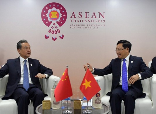 Phó Thủ tướng nêu vấn đề Biển Đông trong cuộc gặp Ngoại trưởng Trung Quốc - Ảnh 1.