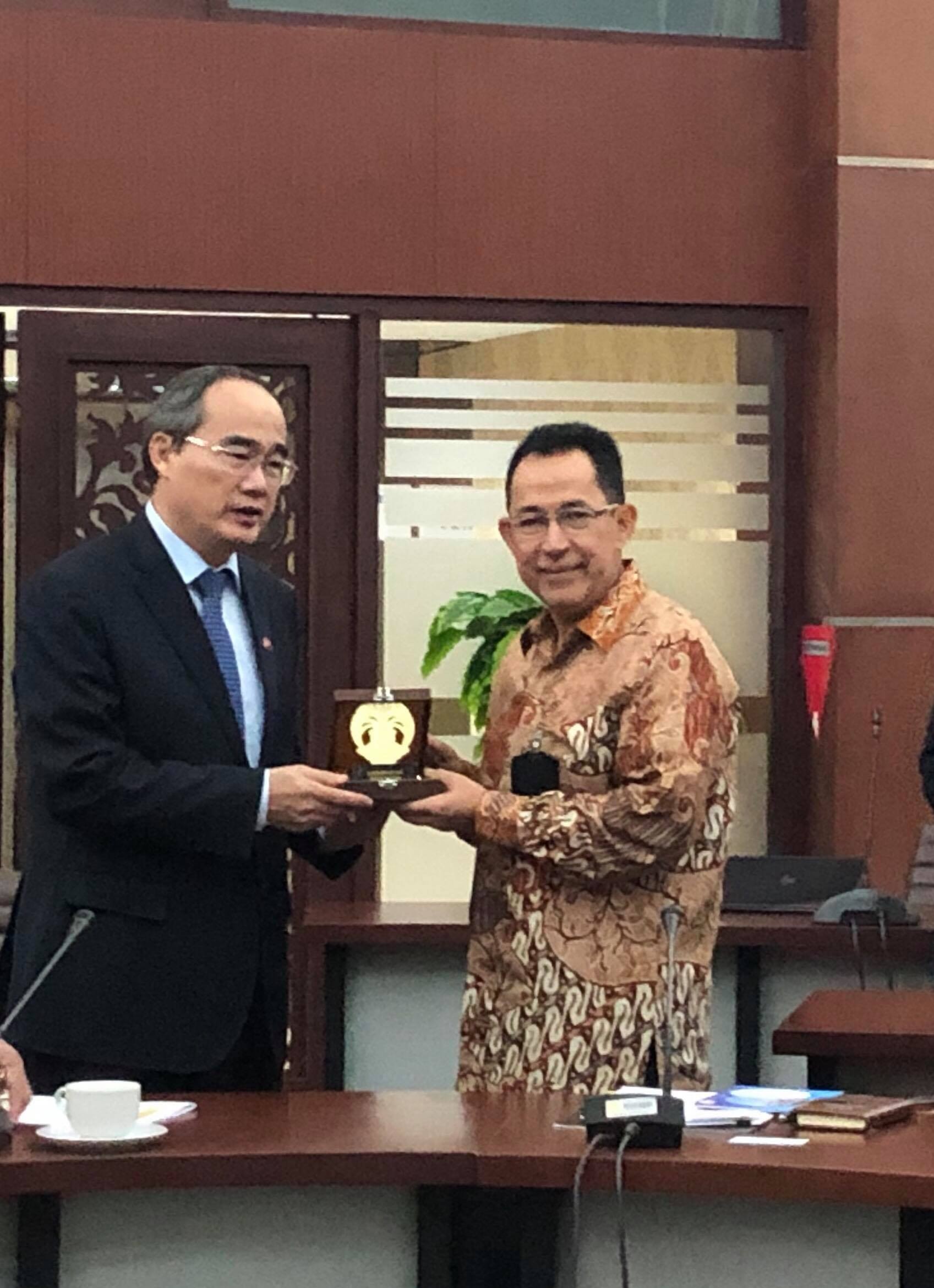 Bí thư Thành ủy TP HCM Nguyễn Thiện Nhân thăm và làm việc tại Trường Đại học Indonesia - Ảnh 2.
