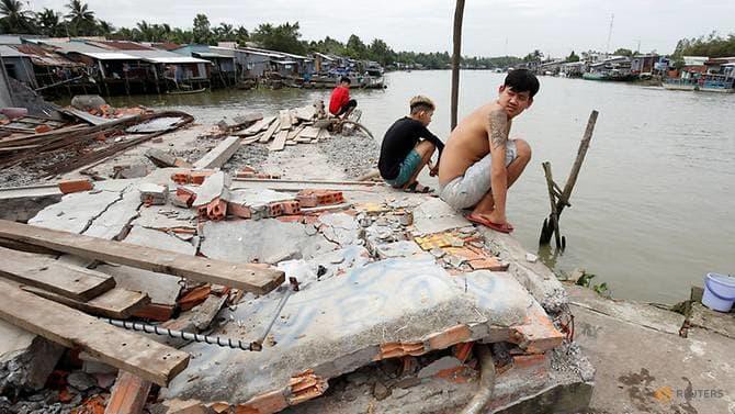 Hạn hán và đập nước làm khô cạn sông Mekong - Ảnh 1.