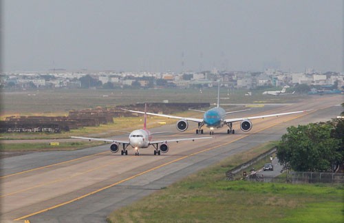 Khẩn cấp xin vốn cải tạo đường băng sân bay Nội Bài, Tân Sơn Nhất - Ảnh 1.