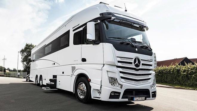 Nhà di động 6 giường ngủ biến hình từ Mercedes-Benz