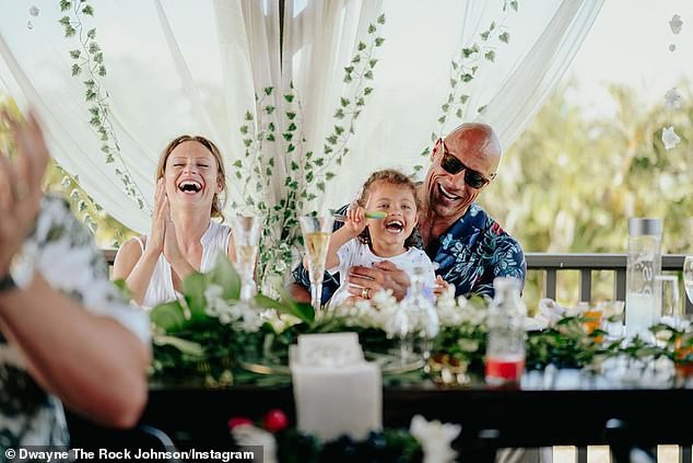 The Rock actor shows off a discreet wedding photo - Photo 1.