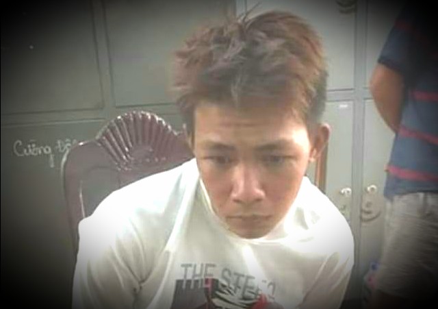 Giả vờ làm khách VIP rồi ôm vàng vụt chạy - Ảnh 1. Giả vờ làm khách VIP rồi ôm vàng vụt chạy - Ảnh 1.