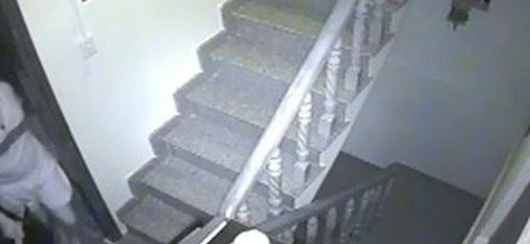 Gã thanh niên chơi trò "biến hình" trước khi vào nhà nạn nhân làm liều