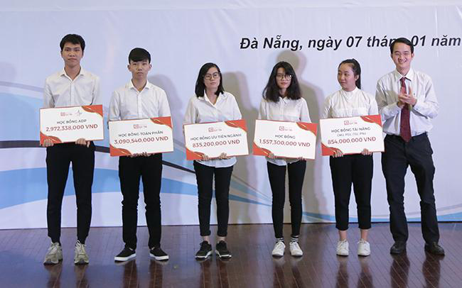 Đại học Duy Tân cùng gói học bổng “khủng” dành cho thí sinh điểm cao năm 2020 - Ảnh 1.