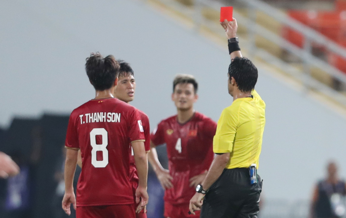 Chiáº¿c Tháº» Ä'á» Tai Háº¡i Khiáº¿n Ä'inh Trá»ng Váº¯ng Máº·t á»Ÿ Vong Loáº¡i World Cup Bao NgÆ°á»i Lao Ä'á»™ng