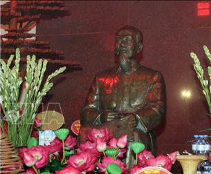Thủ tướng dâng hương tưởng niệm Chủ tịch Hồ Chí Minh ở Ba Vì - Ảnh 2.