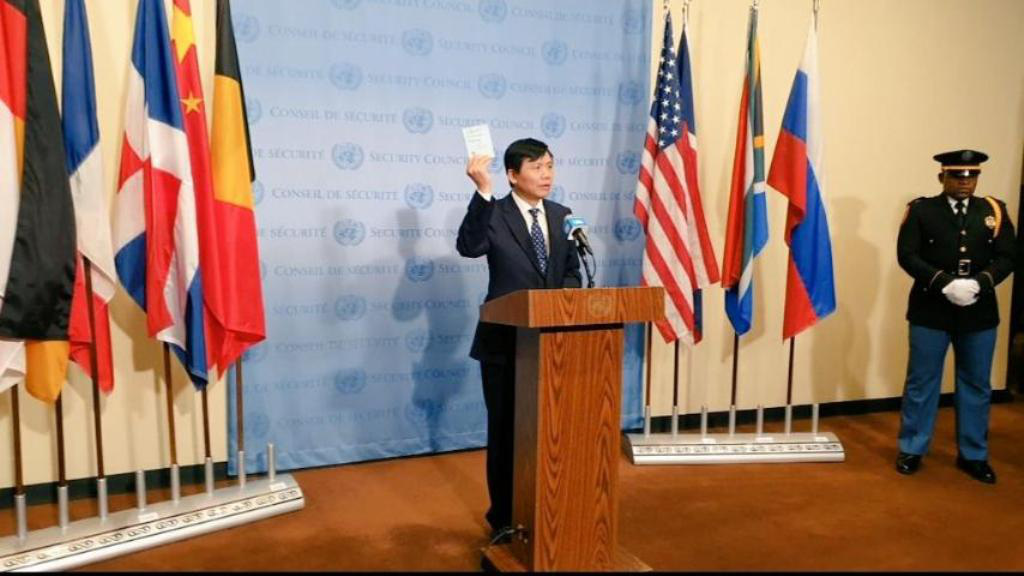 Quốc kỳ Việt Nam đã hãnh diện khi trở thành ủy viên của Hội đồng Bảo an Liên hợp quốc. Đây là một bước đáng khen ngợi của chính phủ Việt Nam trong việc đưa quốc gia tiếp cận các hoạt động quốc tế và đóng góp quan trọng vào đấu tranh cho an ninh và hòa bình toàn cầu.