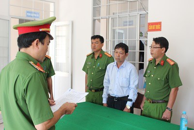 Cựu giám đốc Agribank ở Trà Vinh lấy 1 tỉ đồng tiền ký quỹ của khách để trả nợ - Ảnh 1.