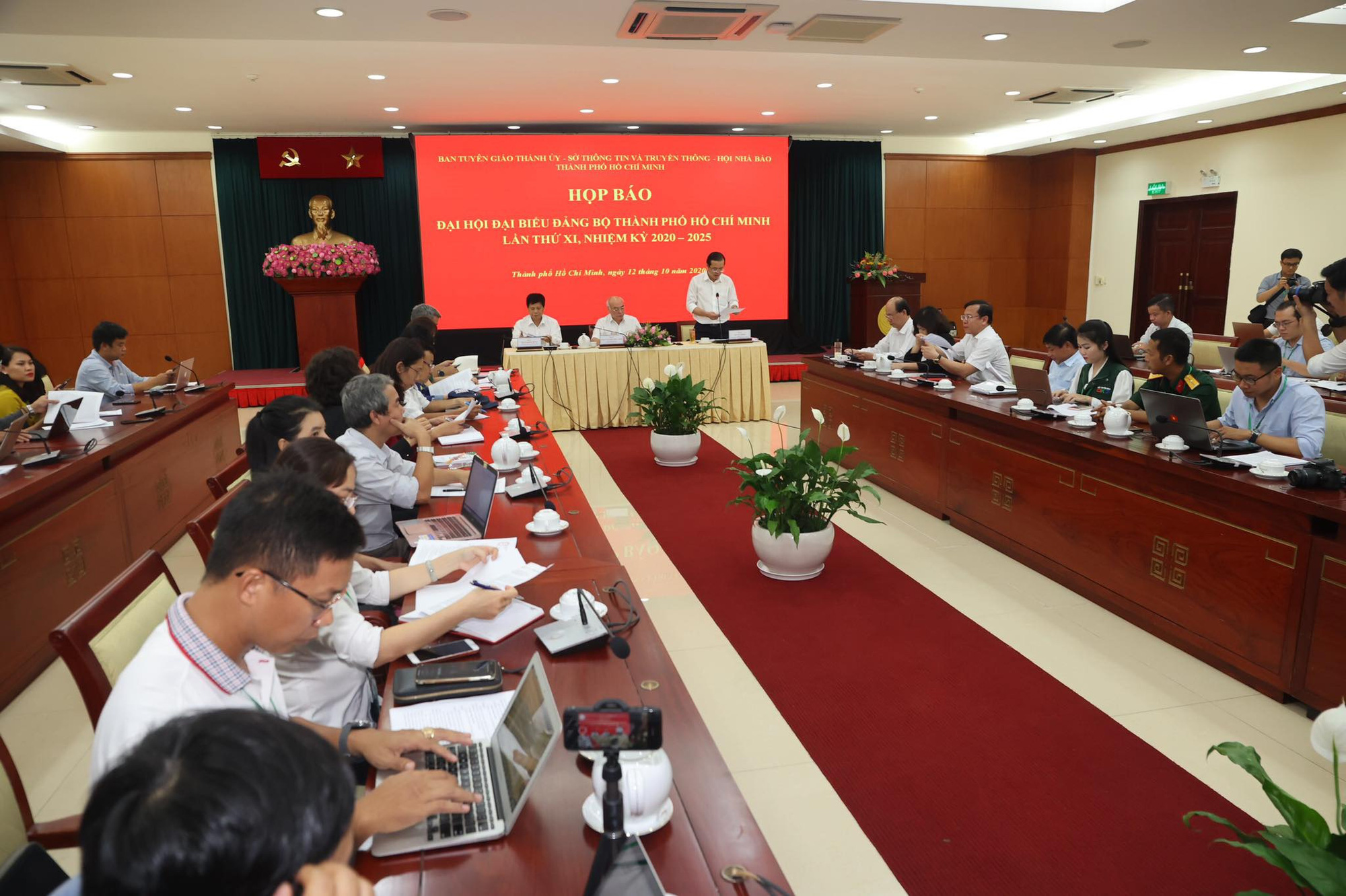 The Executive Committee of the Ho Chi Minh City Party Committee for the period 2020-2025 will include 61 people - Photo 2.