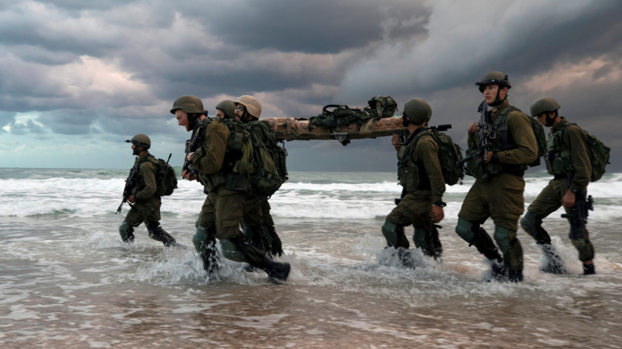 Israeli soldiers fought for a place to eat, 21 people were injured - Photo 1.