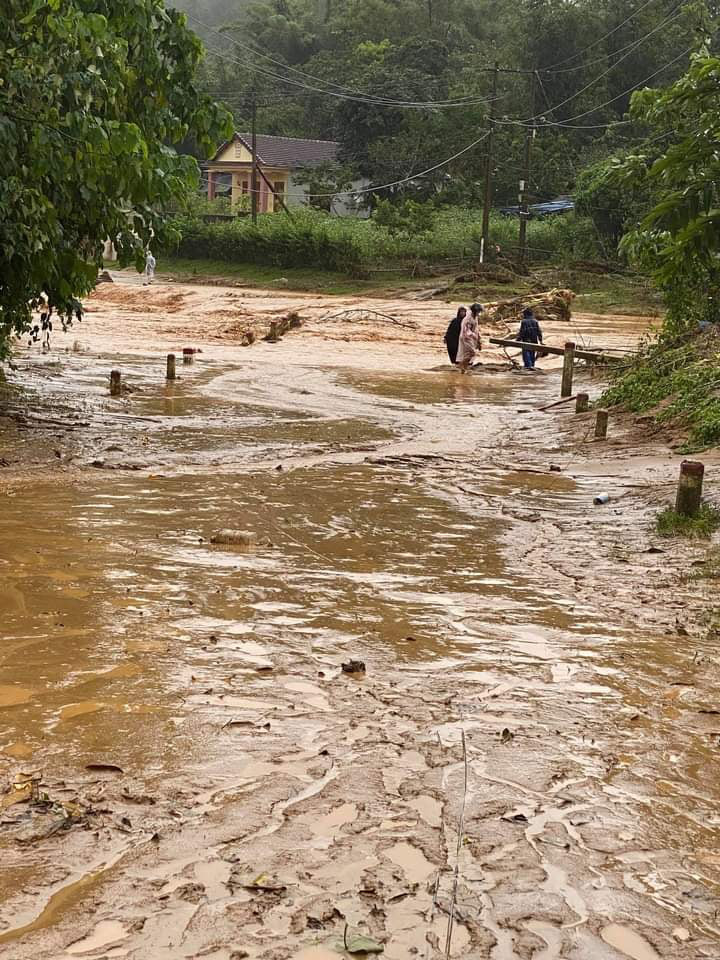 Caliente: A landslide buried a house with 6 people, took out 2 people but died - Photo 2.