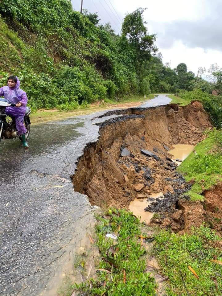 Hot: a landslide buried a house with 6 people, took out 2 people but they died - Photo 1.