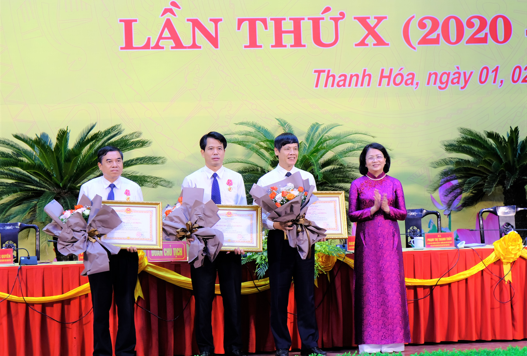 Thanh Hoa Provincial People's Committee Chairman received the First Class Work Medal - Photo 2.