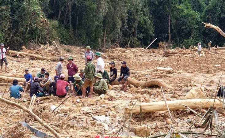 Quang Binh: Two more bodies were discovered that were suspected of having been lost in the forest during the floods - Photo 1.