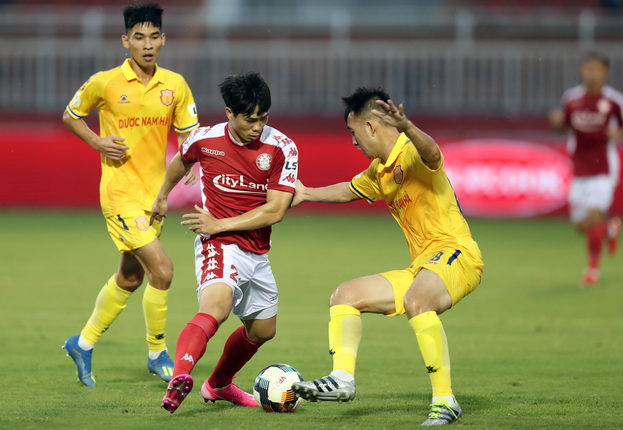 Công Phượng liên tiếp nhận giải thưởng ở V-league 2020