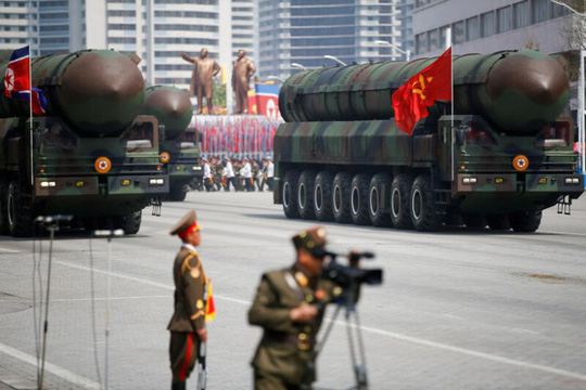 Triều Tiên di chuyển tên lửa đạn đạo xuyên lục địa trước lễ duyệt binh ngày 10-10 - Ảnh 1.