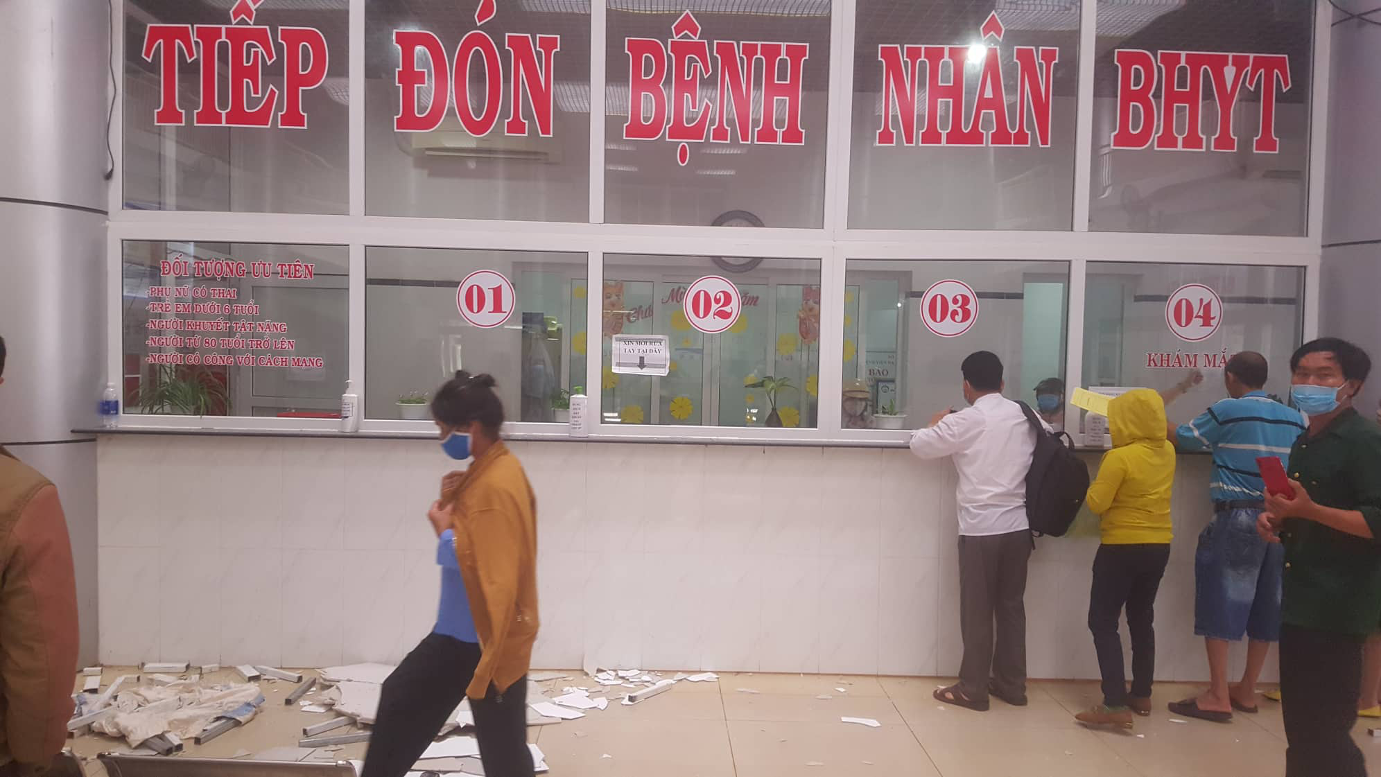 Trillion hospital roof collapsed, patient howling - Photo 2.